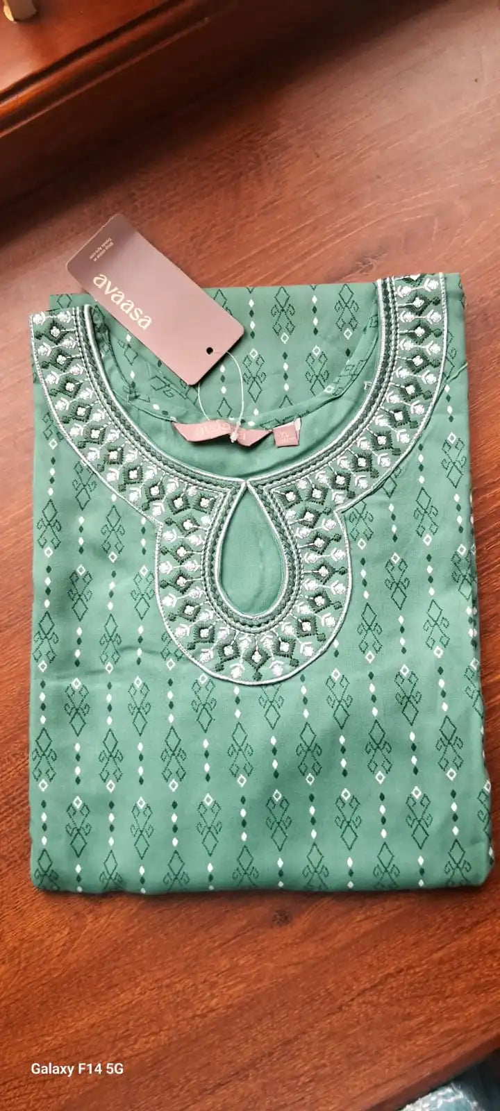 Green_Kurti_Liva_AV04