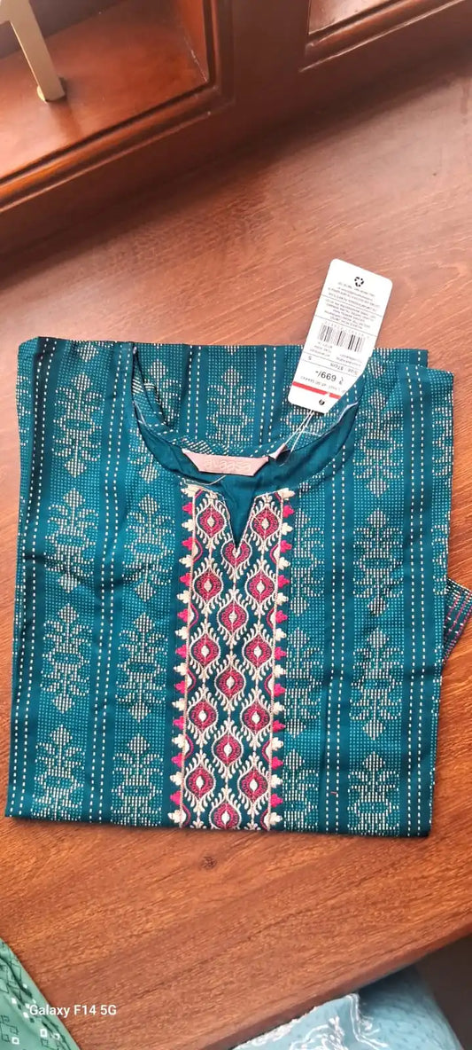 DarkGreen_Kurti_Liva_AV03