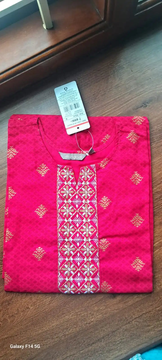 Dark Pink_Kurti_Liva_AV02